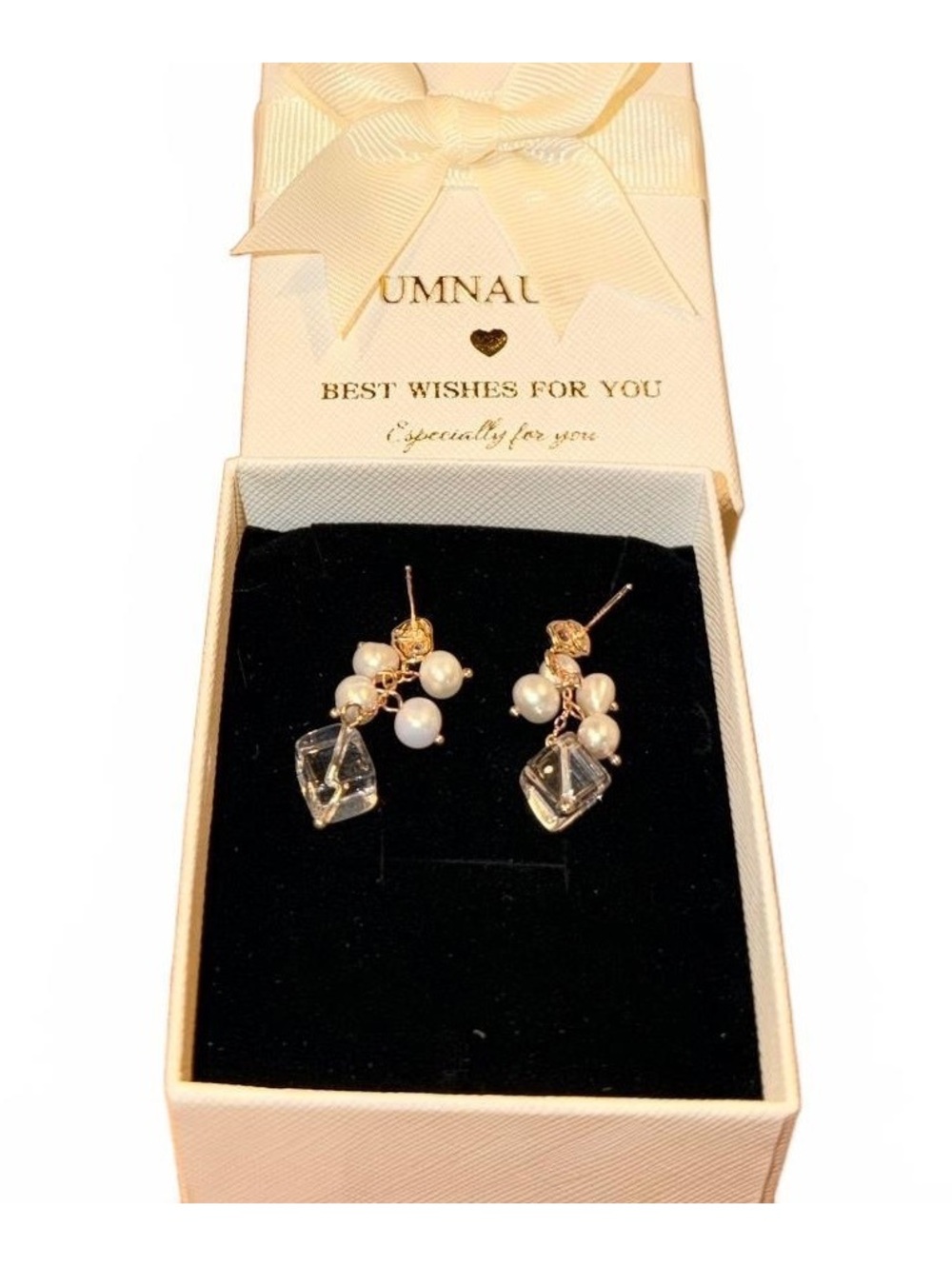 UMNAL Elegant Crystal and Pearl Drop Earrings